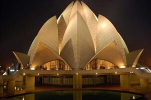 Delhi Sightseeing & Drive to Agra