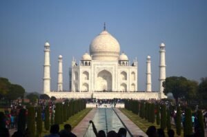 Taj Mahal, Fatehpur Sikri & Drive to Jaipur